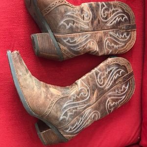 Ariat cowgirl boots - sz9